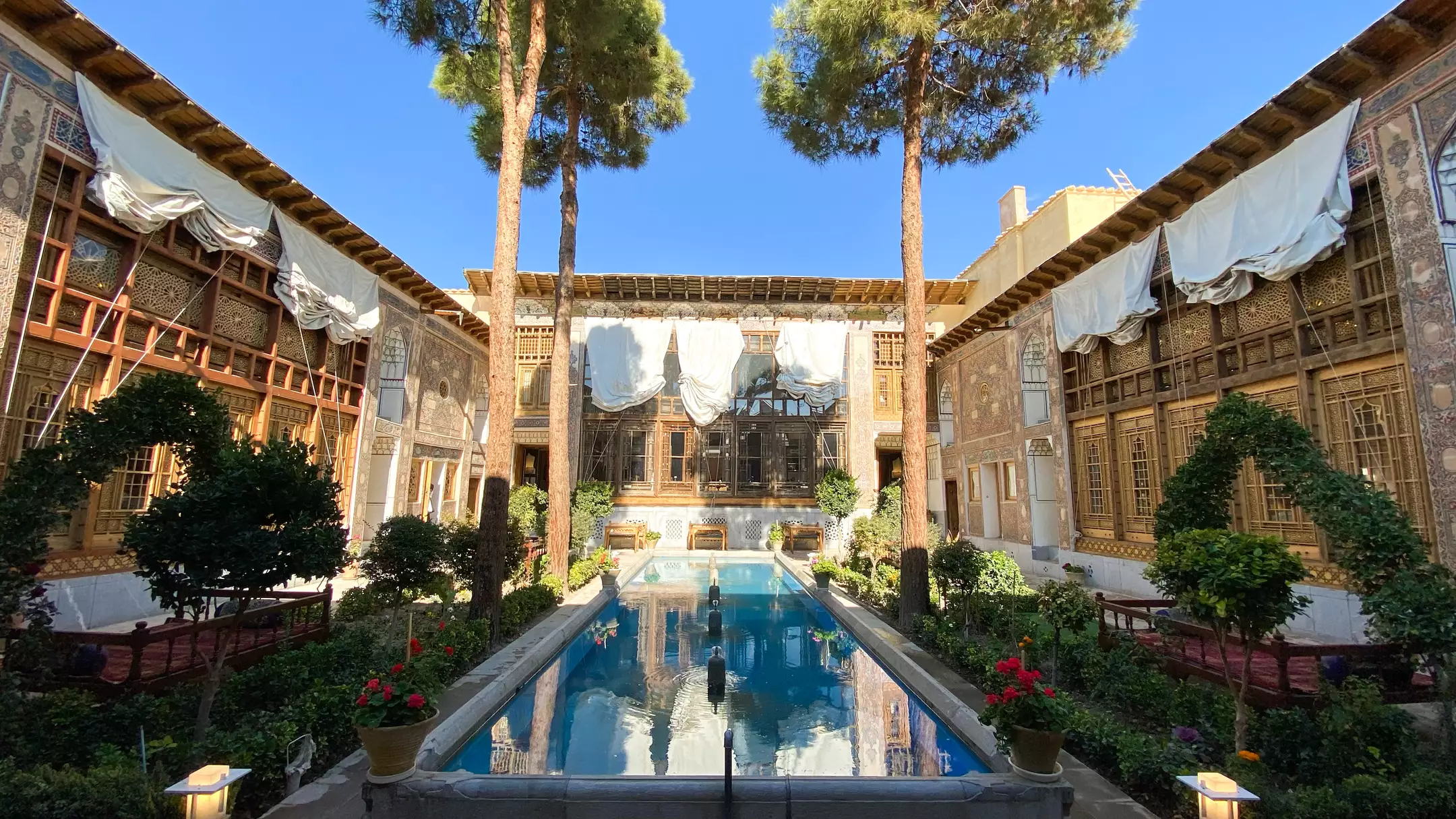 Alibaba https://cdn.alibaba.ir/ostorage/hotel-accommodation-images/69add478d83a7dd88ef5e2e4_حیاط (1).webp